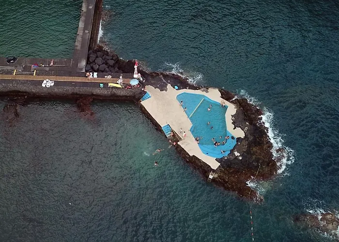 Villa H. S. Caloura *