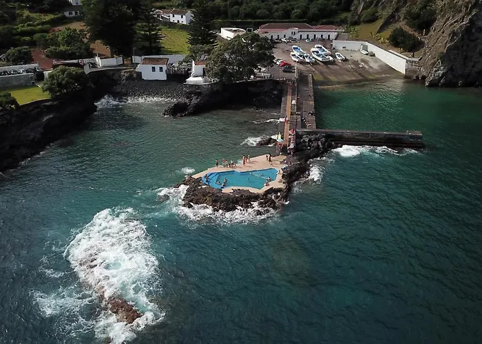 Villa H. S. Caloura *